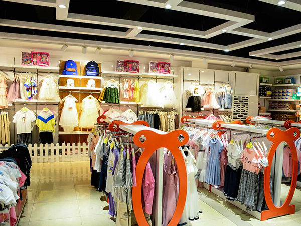 大小孩童装店铺展示