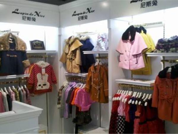 尼斯兔童装店铺展示