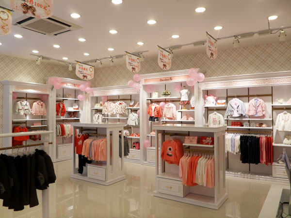 塔塔儿童装店铺展示