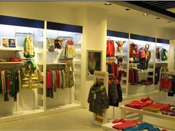 大力水手童装店铺展示