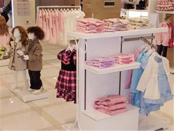 爱儿斯童装店铺展示