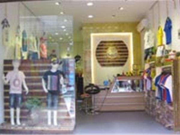 樱之果童装店铺展示