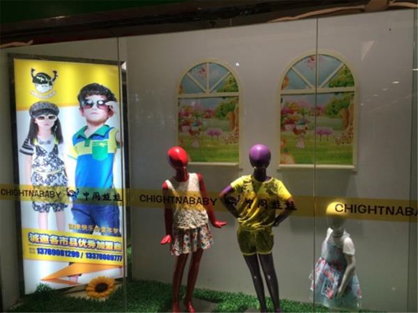 中阁娃娃童装店铺展示