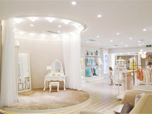法纳贝儿童装店铺展示