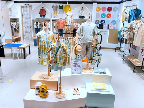 棉绘童装店铺展示