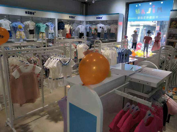 米蓝童年童装店铺展示