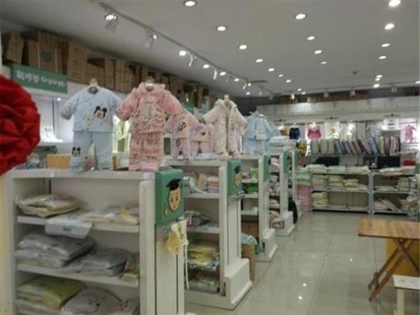 婴尚童装店铺展示