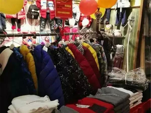 熊宝豆丁童装店铺展示