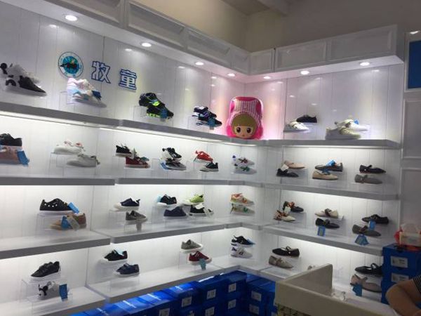 牧童童装店铺展示