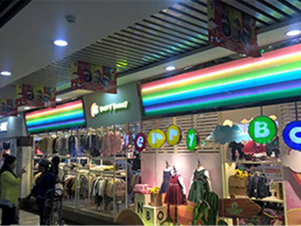 嘉卫邦尼童装店铺展示