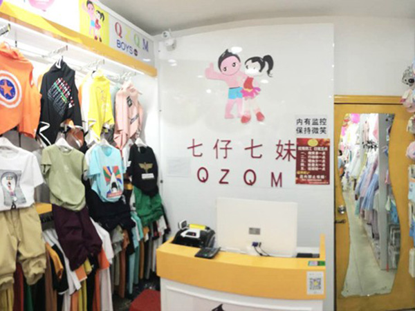 七仔七妹童装店铺展示