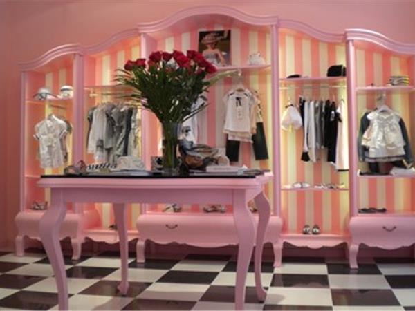 蒙娜丽莎童装店铺展示