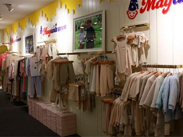 麦吉安琪童装店铺展示