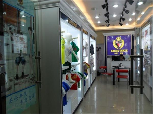 卡思恩泽童装店铺展示