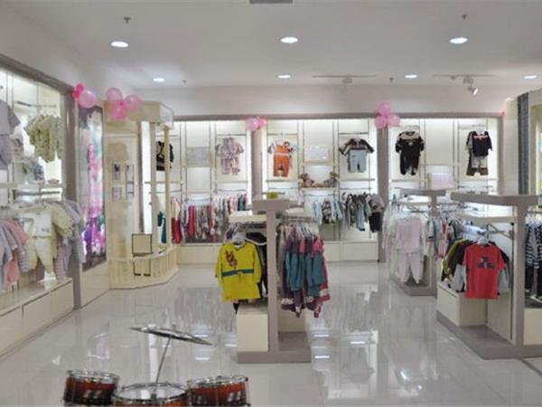 皇后婴儿童装店铺展示