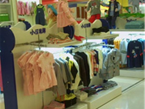 小可米露童装店铺展示