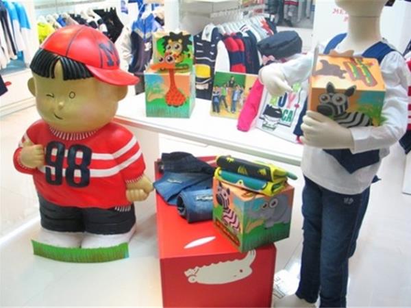 西瓜太郎童装店铺展示