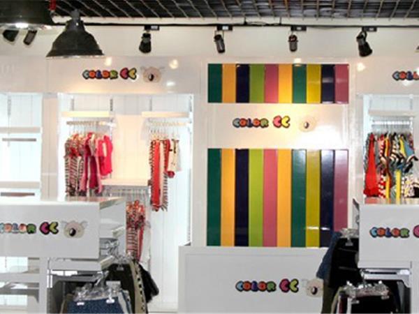 咔啦西西童装店铺展示