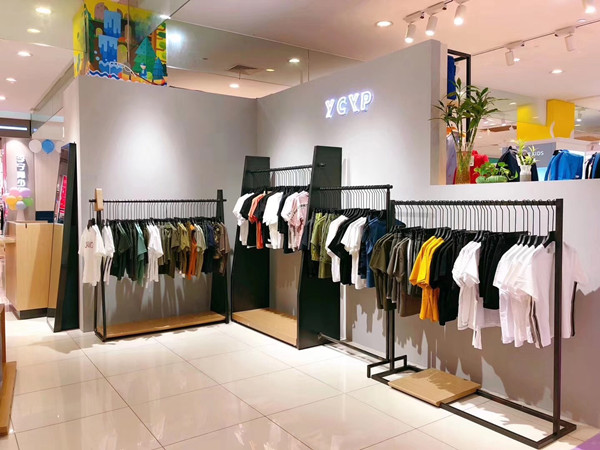 衣城优品童装店铺展示
