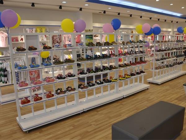 乖乖狗童装店铺展示