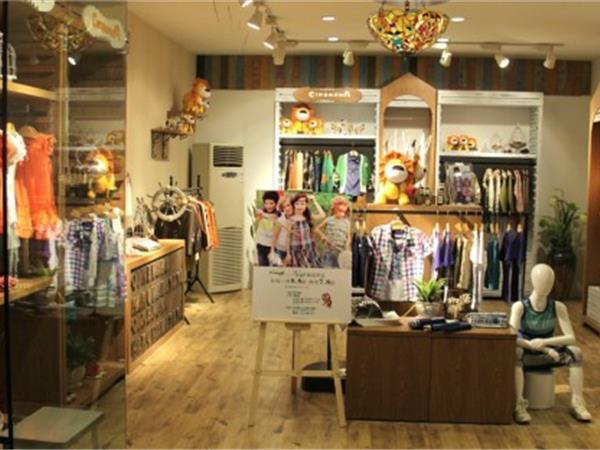 辛巴呐呐童装店铺展示