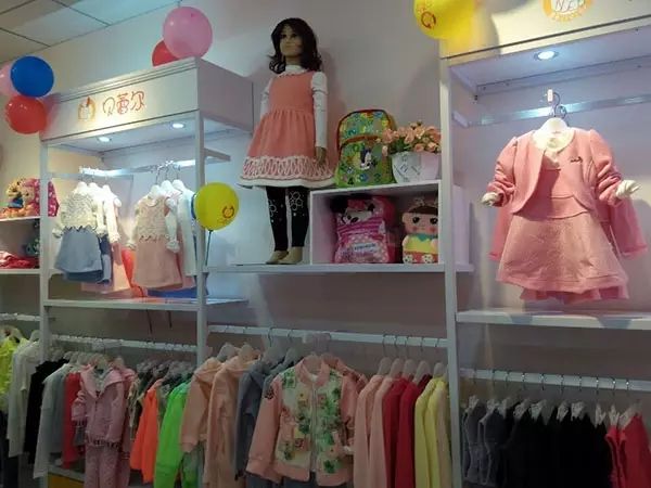 贝蕾尔童装店铺展示