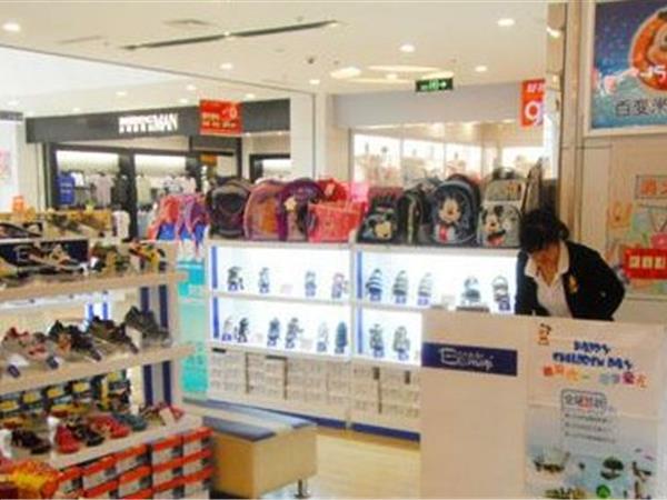 百变米奇童装店铺展示