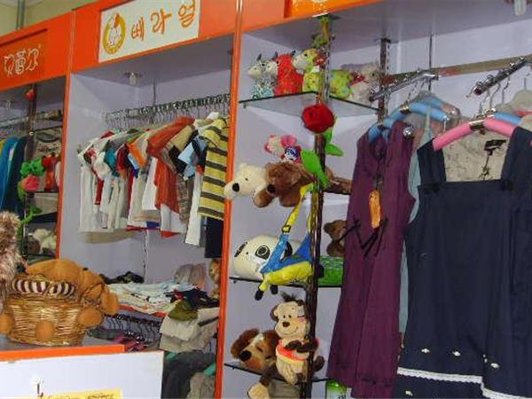 贝蕾尔童装店铺展示