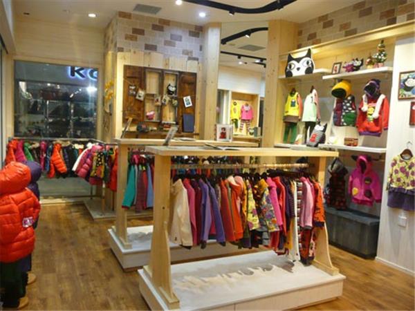 芭拿娜服酷坏猫童装店铺展示