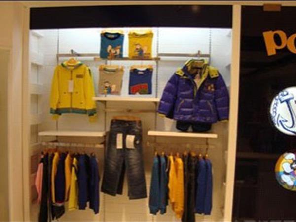 大力水手童装店铺展示
