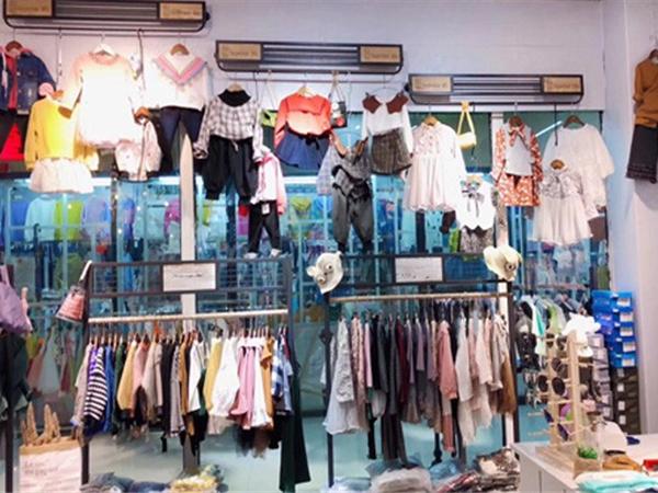 童优会童装店铺展示