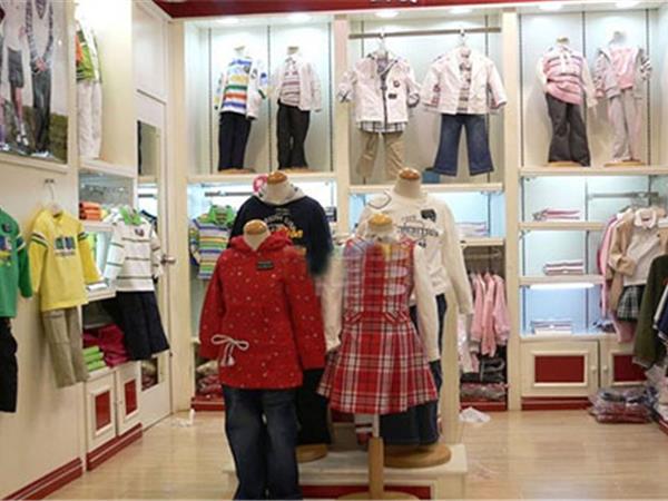 七彩童话童装店铺展示