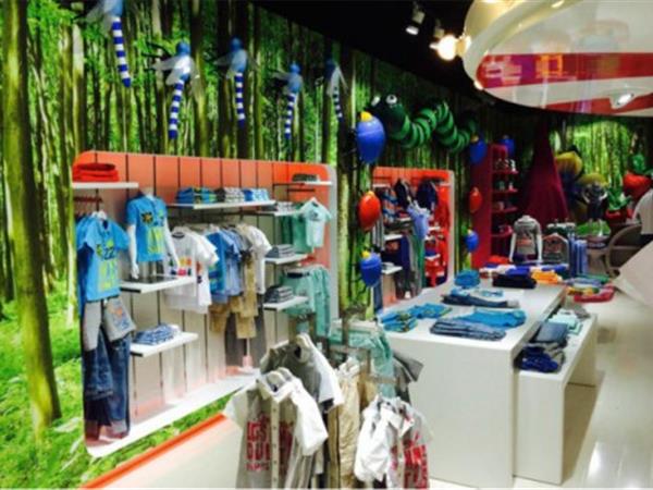 小蚊子童装店铺展示