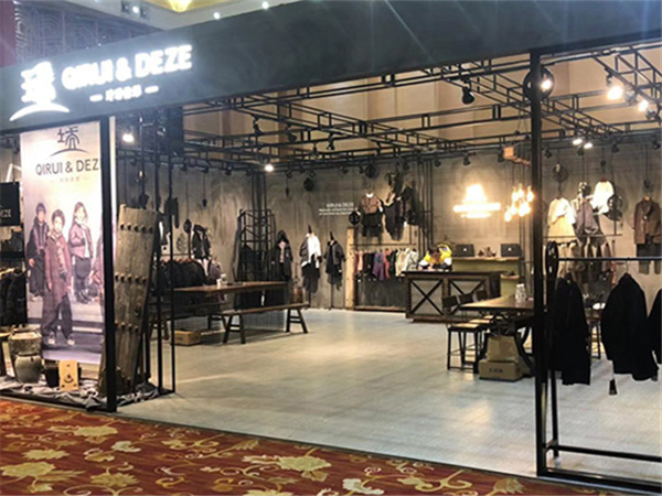 瑞牌童装店铺展示