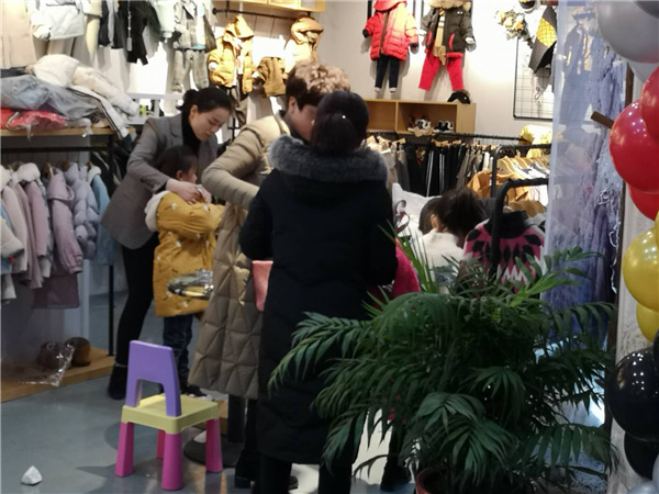 安歌迪童装店铺展示
