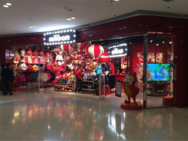米粒班童装店铺展示