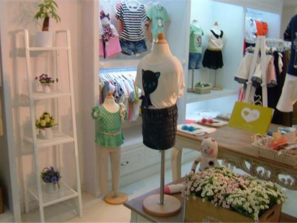 大依诺贝贝童装店铺展示