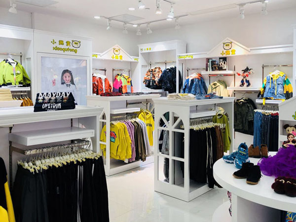 小趣童童装店铺展示
