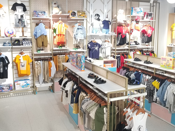 陌小样童装店铺展示