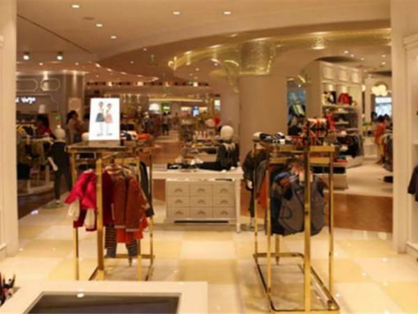 舒湾童装店铺展示