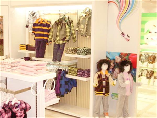 爱儿斯童装店铺展示