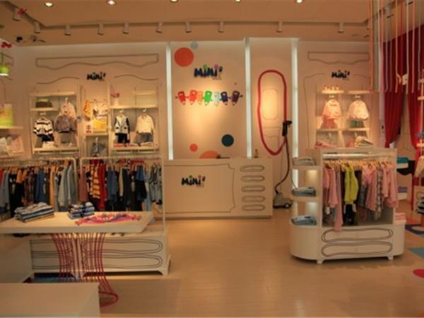 迷你铅笔童装店铺展示