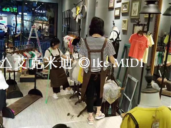艾克米迪童装店铺展示