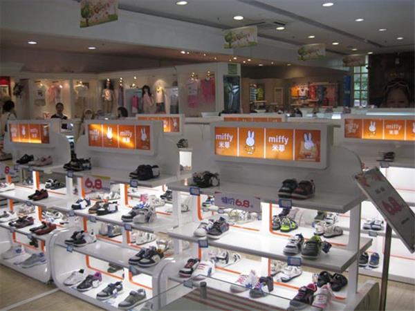 米菲童鞋童装店铺展示