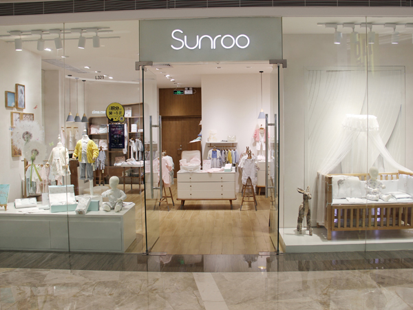 阳光鼠童装店铺展示
