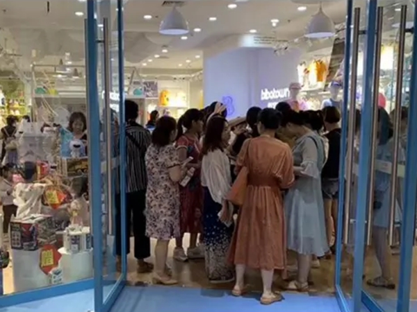 佰宝糖童装店铺展示