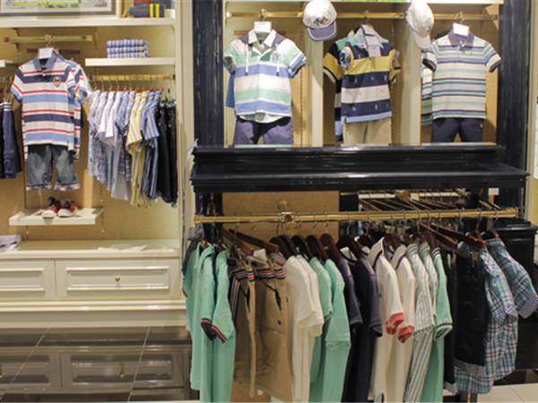 依恋童装店铺展示