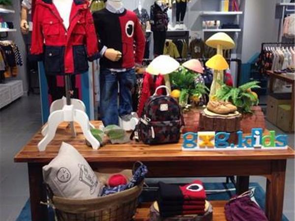gxgkids童装店铺展示