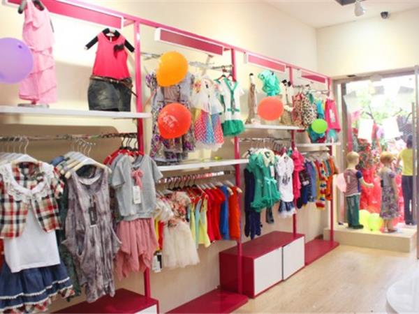 小伙伴童装店铺展示