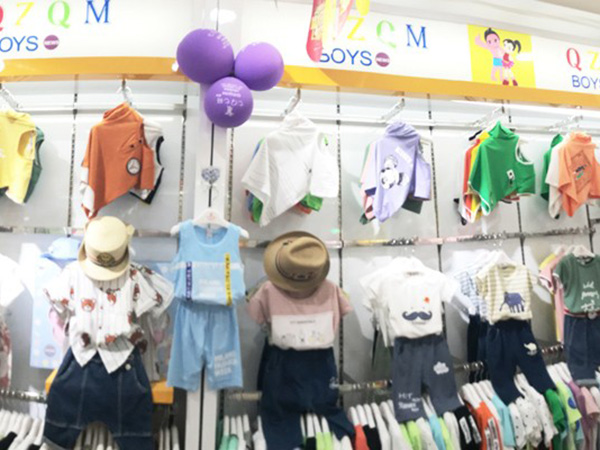 七仔七妹童装店铺展示